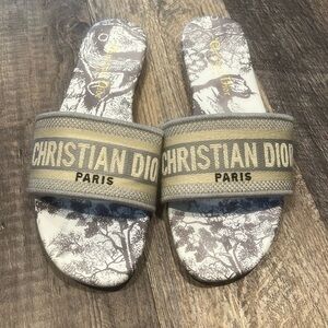 Christian Dior women’s slides